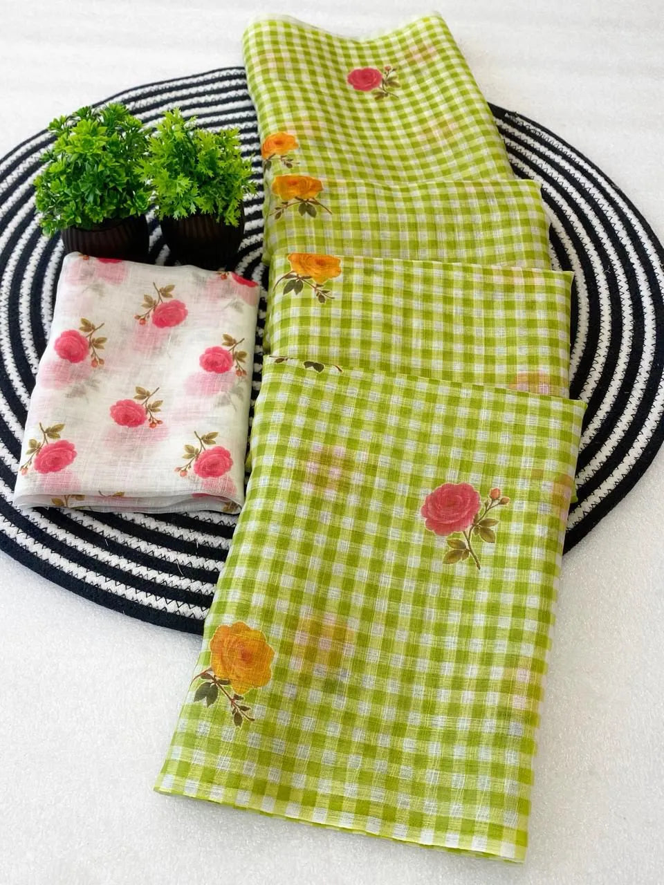 🍁🍁Trending Pure Linen Cotton Sarees With Unstitched Blouse🍁🍁